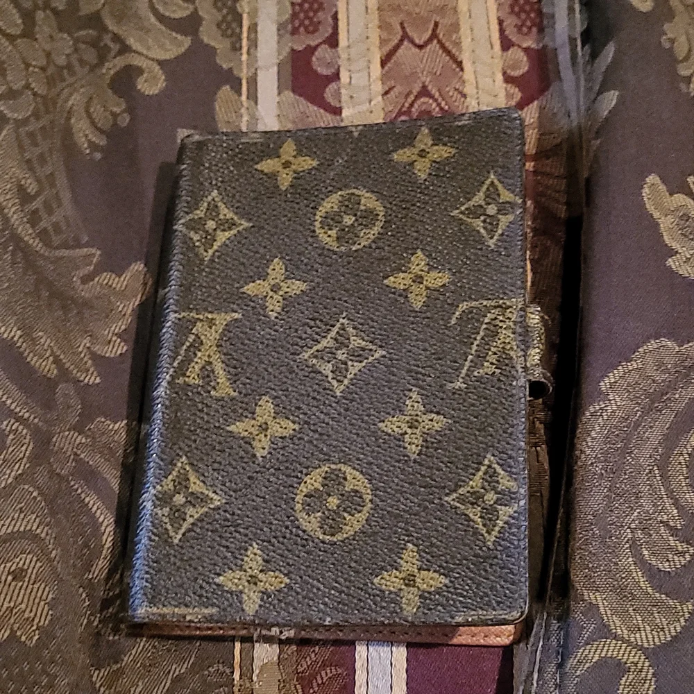 Louis vuitton HP 4 items   pm agenda passport  gorgeous dust cover box